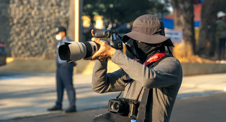 Zoom Lens Versatility One Lens for Multiple Focal Lengths in Travel Photography.png