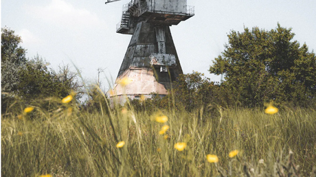 rom Spy Lenses to Telescope Optics How Surveillance Technology Influences Modern Astronomical Equipment.png